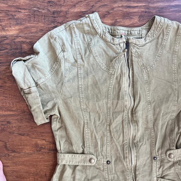 NWT Free People Khaki/green Short Sleeve Romper, size L - Picture 2 of 9